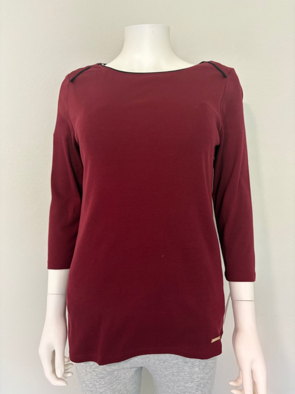 NWT $70 Ellen Tracy Medium Women's Burgundy Boatneck 3/4 Sleeve Top
